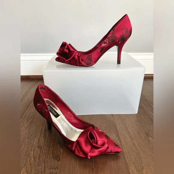 White House Black Market Alexa Red Floral Rosette Pumps - Picture 2 of 13